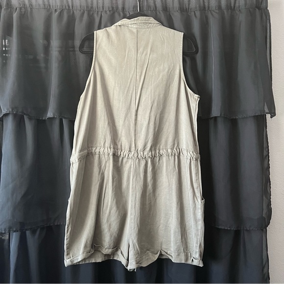 NWT button up romper - Picture 3 of 4